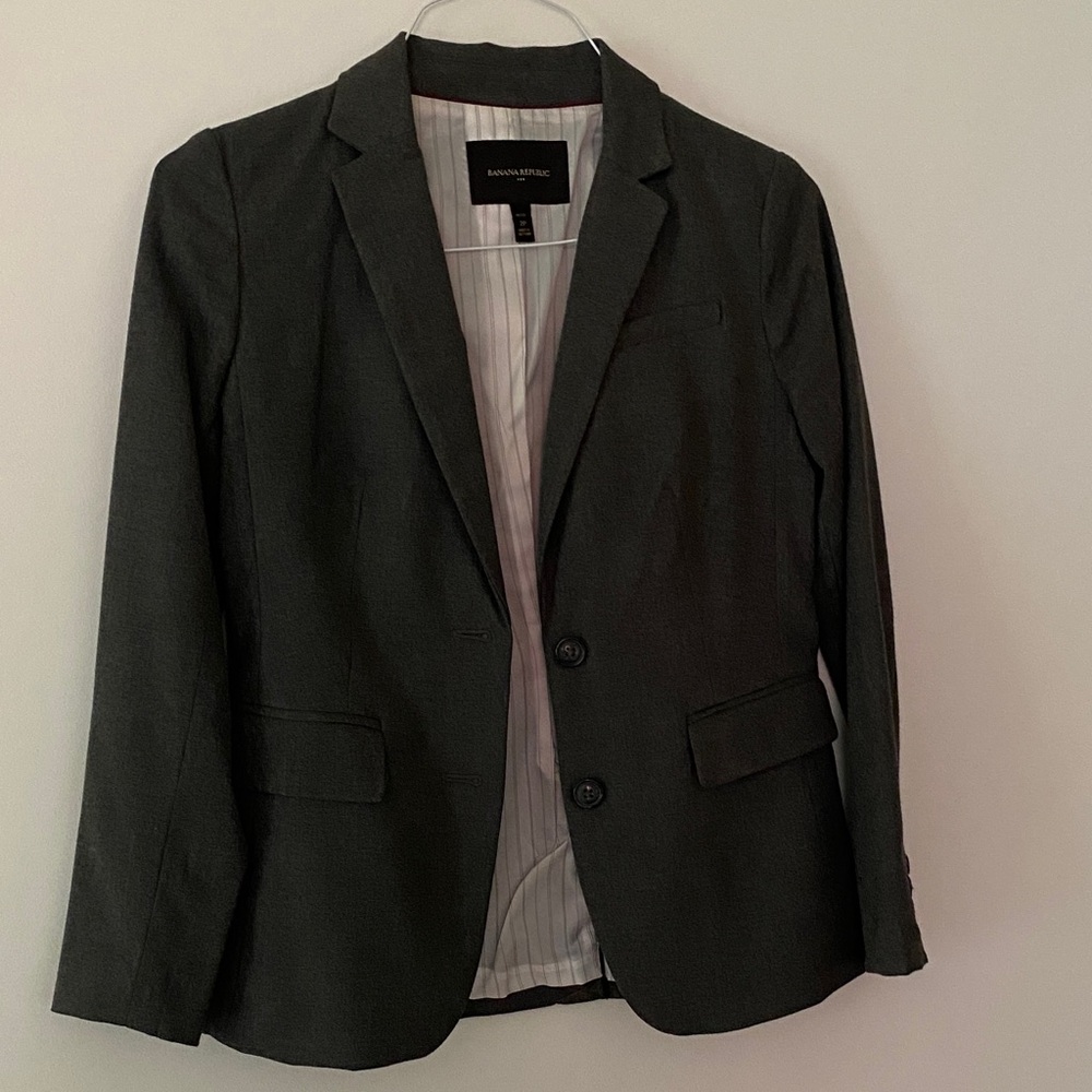 Women’s Banana Republic Factory Charcoal Blazer!  Size 2P!  Sharp!  Lined!